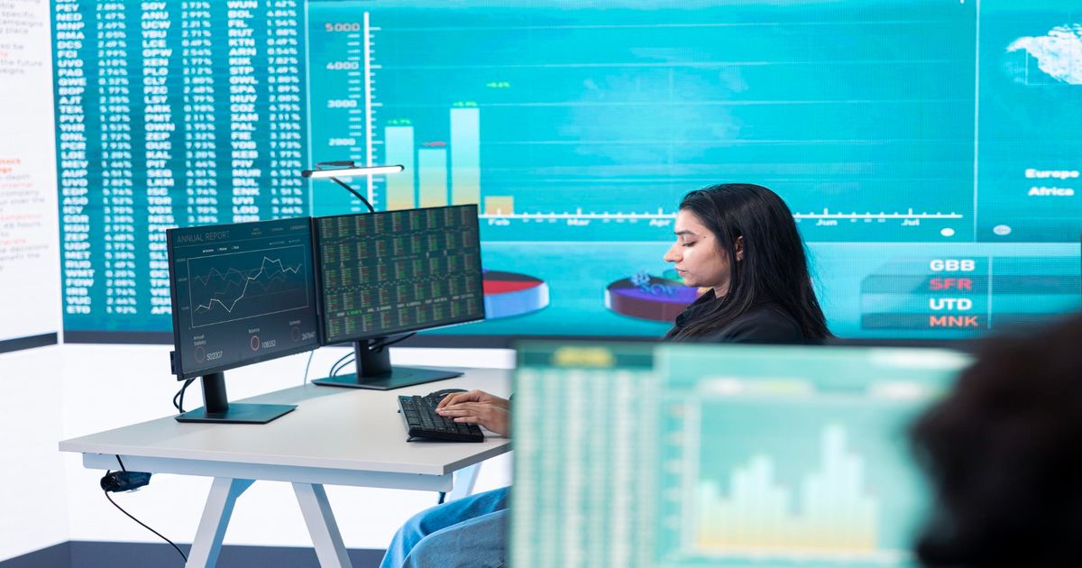 KASE AIX як купити акції: Казатомпром і Air Astana