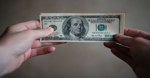 Официальный курс НБУ на 15 января: доллар подешевел на 5 коп., евро — на 6