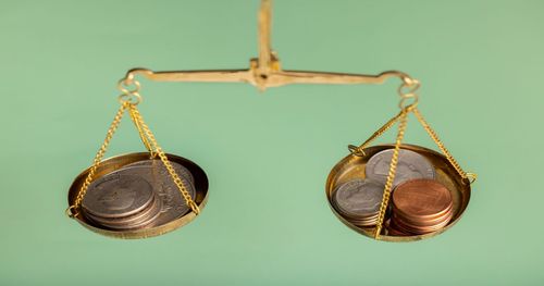 Почему курс в обменнике отличается от официального курса Нацбанка: анализ для стран СНГ